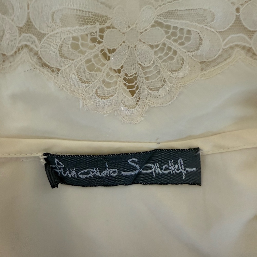 Feminine with beautiful lace detail. Made in the USA! 
Travels well. - Picture 11 of 11